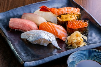 お寿司盛り合わせ（八貫盛り）