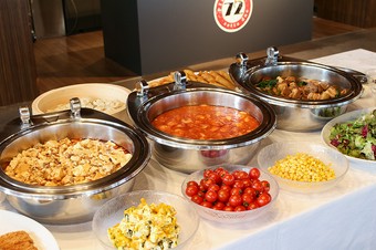 月・火・水はバイキング！破格のお値段設定♪焼きたてピッツァや絶品中華も食べ放題！