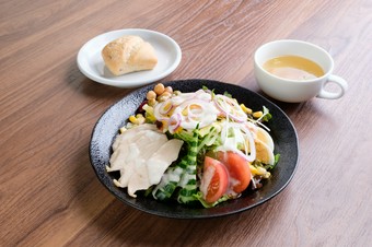 10種の野菜のサラダランチ