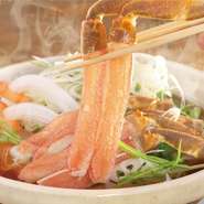 秘伝の9種類の和漢成分を加えた独自のスープで煮込んだすっぽんと気仙沼産最高級「吉切鮫」尾びれを使用
