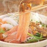 秘伝の9種類の和漢成分を加えた独自のスープで煮込んだすっぽんと気仙沼産最高級「吉切鮫」尾びれを使用