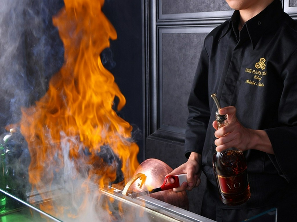 全室個室に鉄板焼台を併設したプライベート空間で鉄板焼きを