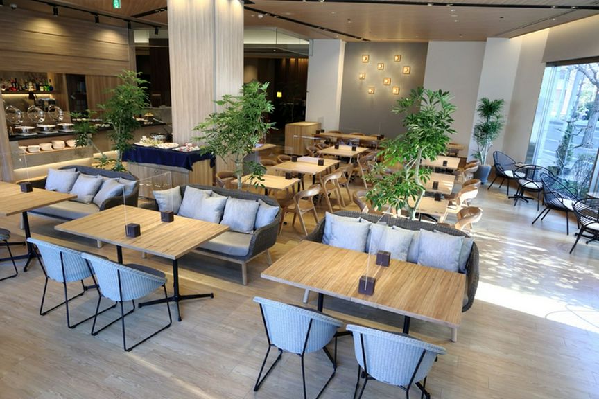 開放感あふれるオープンロビーレストラン