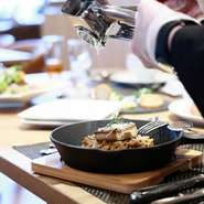 日々の疲れを癒す女子会の楽しみといえばおいしい料理の数々。東北の地場食材を楽しむメニューは演出も含め思い出に残ること間違いなしです。