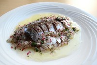 石巻で水揚げされたブランドサバ「金華サバ」を使用したパセリが香る爽やかな魚介マリネです