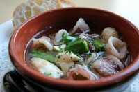 特製ガーリックオイルには石巻産アンチョビを使用キノコがさらに旨みをアップさせています