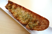 バケットに染み込んだガーリックオイルがたまらない！