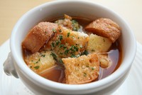 ゴロゴロの野菜がたっぷり入った食べ応え満点スープ