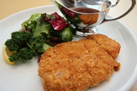 旨みが凝縮したヒレ肉を香ばしく揚げました コク旨の味噌ソースをたっぷりかけて召し上がれ
