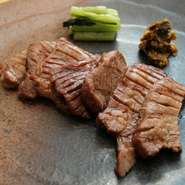 宮城グルメと言えば「牛たん」。ぜひ日本酒と合わせてどうぞ
