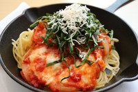 アツアツ鉄板で濃厚チーズがとろ～り 出来立てを召し上がれ
