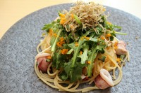 カリカリのシラスとカラスミのコクがたまらない大人のためのご褒美ペペロンチーノ