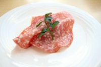 赤身と脂身のバランスが良くお酒のアテに！