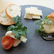 蔵王酪農センターのクリームチーズ・ゴーダチーズとフレッシュチーズの盛り合わせ