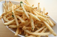 アンチョビの塩気と旨みでやめられないおいしさ