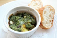 石巻産ツブ貝をパセリとニンニクが香る特製のブルギニヨンバターで焼き上げました