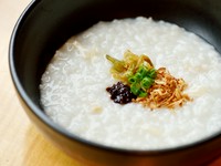 シェフズテーブル隠れた人気メニュー！帆立の旨味が溶け出したお粥に、お好みで薬味をいれてお召し上がりください☆