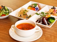 あれもこれも食べたい・・・そんな希望を叶えたプレートランチ♪シェフが腕によりをかけたお料理を心ゆくまでご堪能いただけるランチです！お料理内容は日替わりとなっております。