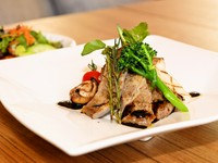 お肉料理・お魚料理からチョイス！その日の仕入れ食材によって調理法等を変えご提供するシェフおすすめメニューです！