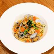 カジュアルに楽しみたい人気のパスタメニューは、定番ものから日替わりでご提供のものまで、ラインナップしております！

