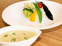 辛さの中にココナッツミルクの甘味が広がるグリーンカレーです