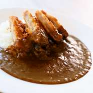 スパイシーながらも野菜の旨味が溶け出したコクのあるカレーです
