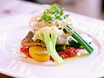 ホテルで楽しむ贅沢ランチ♪
その日の仕入れ食材によって調理法等を変えご提供するシェフおすすめメニュー!