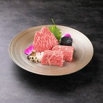 和牛の旨みを和風で最大限引き出しました。醤油と雲丹でお召し上がりください。