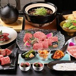 豊富な知識と経験をもつ料理人が創る、美しい肉料理の数々をコースで堪能。カジュアルに楽しめるコースからここぞという時のおもてなしコースまで多彩。〆には冷麺や和牛時雨の土鍋ご飯をどうぞ。