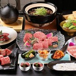 豊富な知識と経験をもつ料理人が創る美しい肉料理の数々をコースで堪能。カジュアルに楽しめるコースからここぞという時のおもてなしコースまで多彩。記念日のデザートプレートにはメッセージを添えてサプライズ。