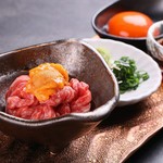 和牛の旨みを和風で最大限引き出しました。醤油と雲丹でお召し上がりください。