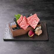 受付人数
2名様～15名様

来店時間
17:00～22:30

利用条件
別途お一人様2,500円追加で、90分飲み放題も可能。

【結婚記念日、お誕生日などのアニバーサリーに】
オリジナル記念日プレート　1,500円～
ご用意できます！