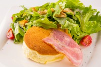 パンケーキは1枚です
道南産の新鮮な野菜をたっぷり使用したヘルシーなパンケーキ