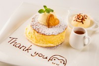 パンケーキ1枚＋ドリンクセット
※ドリンクはアップルジュース、オレンジジュース、カルピスウォーター、ミルク（ホット、アイス）、ホットチョコレートからお選びいただけます