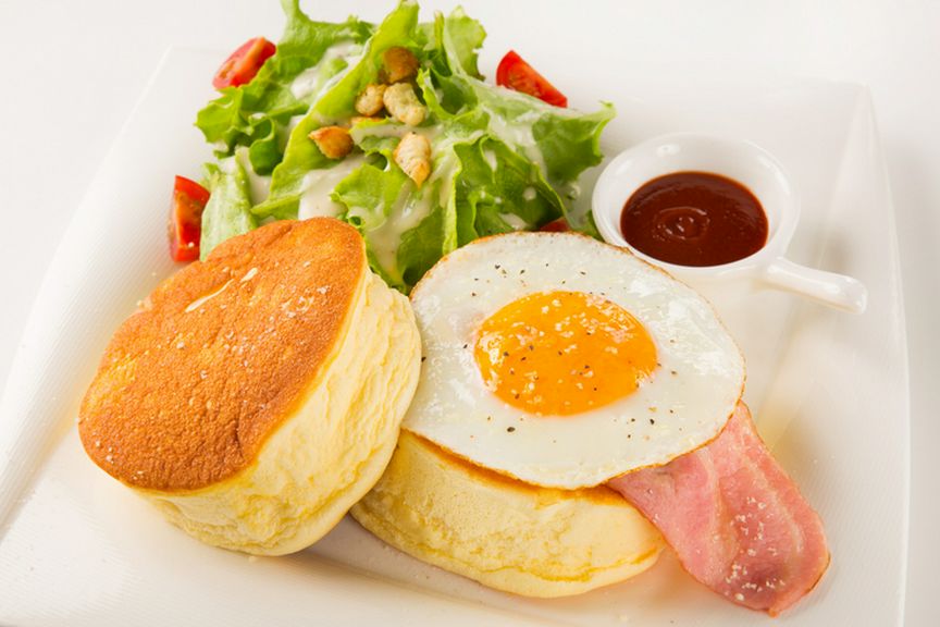 お食事系のパンケーキも人気！