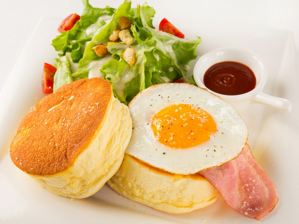 お食事系のパンケーキも人気！