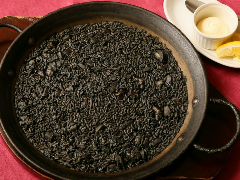 イカスミのパエリア(アロス ネグロ)