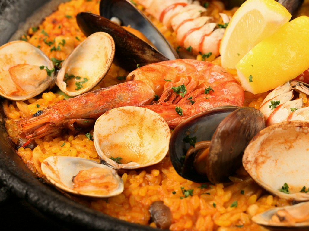 【BAR espana】自慢の逸品。日本一に輝いた『パエリア』