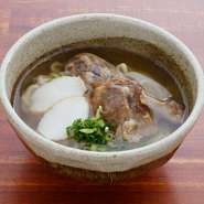 生麺を使用しているので他では味わえないコシのある沖縄そば麺をご賞味ください！