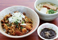 甘み豊富、長時間煮込み

あぐー豚丼、沖縄そば、ハチミツもずく酢