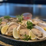 ＜牡蠣(オイスター)＞季節にあわせて産地を変え、厳選された食材で牡蠣料理をお届け！