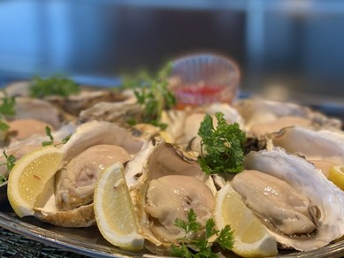 ＜牡蠣(オイスター)＞季節にあわせて産地を変え、厳選された食材で牡蠣料理をお届け！