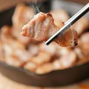 「サムギョプサル」は定番の韓国グルメ！そんなサムギョプサルが90分食べ放題！思う存分ご堪能ください。