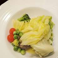 ※写真は、魚介と旬野菜のブレゼ