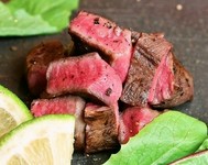 低温調理で中までじっくり火を通し、噛めば噛むほどお肉の旨味が溢れてきます