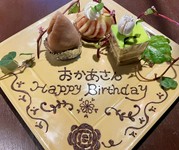 [居酒屋 ひととき]では、お誕生日、記念日などのお客様にはお祝いプレートをご用意♪
※ケーキ持ち込みも可能♪
※お店でケーキをご用意する場合は別途料金頂いております

お電話にてご予約の際にご相談下さい♪