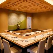 カウンターは7席