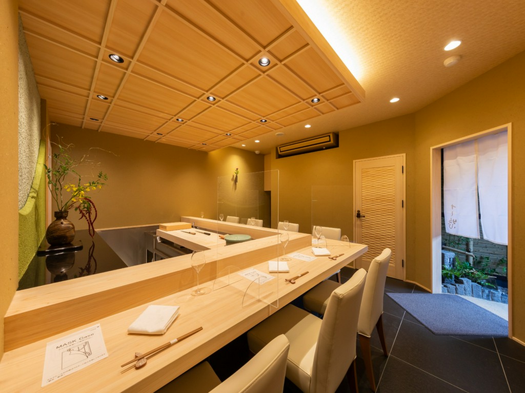 特別な日から普段使いまで…。大人のデートにふさわしい雰囲気