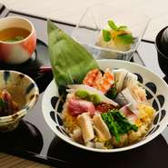 4月から、毎週末の金曜日、土曜日、ランチ営業を始めます。
薔薇ちらしセット3,500円、江戸前“すし惣”セット5,000円、大将おまかせセット7,000円のご用意が可能です。
事前のご予約が必要になります。