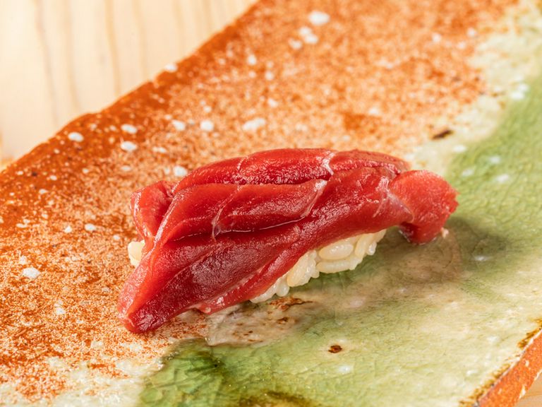 大間の鮪を豊洲市場から厳選仕入れ。オススメは『赤身』